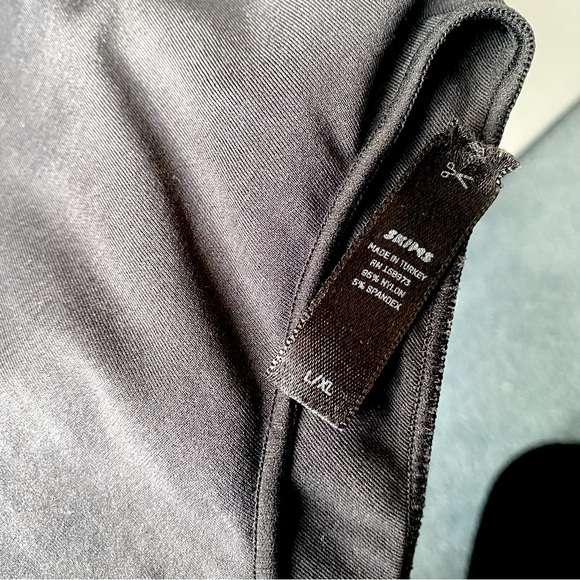 SKIMS Black Long Sleeve High Neck Bodysuit - Picture 2 of 2